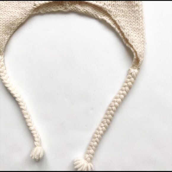 Carraigdonn cream wool knit beanie EUC fits 6-10Y - Picture 3 of 5